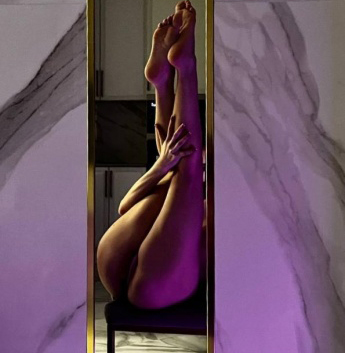 Я живу в Москве и готова подарить тебе незабываемый опыт! Мои услуги включают классический и эротический массаж, стриптиз, оральный и классический секс, а также многое другое. Пожалуйста, оцени мои фото в профиле. У меня множество положительных отзывов от довольных клиентов, которыми я могу поделиться с тобой. Расслабься и наслаждайся нашими моментами вместе! 🌹 10327, 31 год