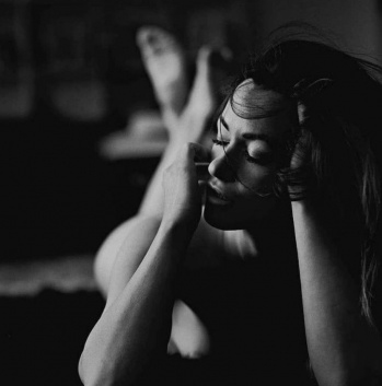 Я живу в Москве и готова подарить тебе незабываемый опыт! Мои услуги включают классический и эротический массаж, стриптиз, оральный и классический секс, а также многое другое. Пожалуйста, оцени мои фото в профиле. У меня множество положительных отзывов от довольных клиентов, которыми я могу поделиться с тобой. Расслабься и наслаждайся нашими моментами вместе! 🌹 10327, 31 год